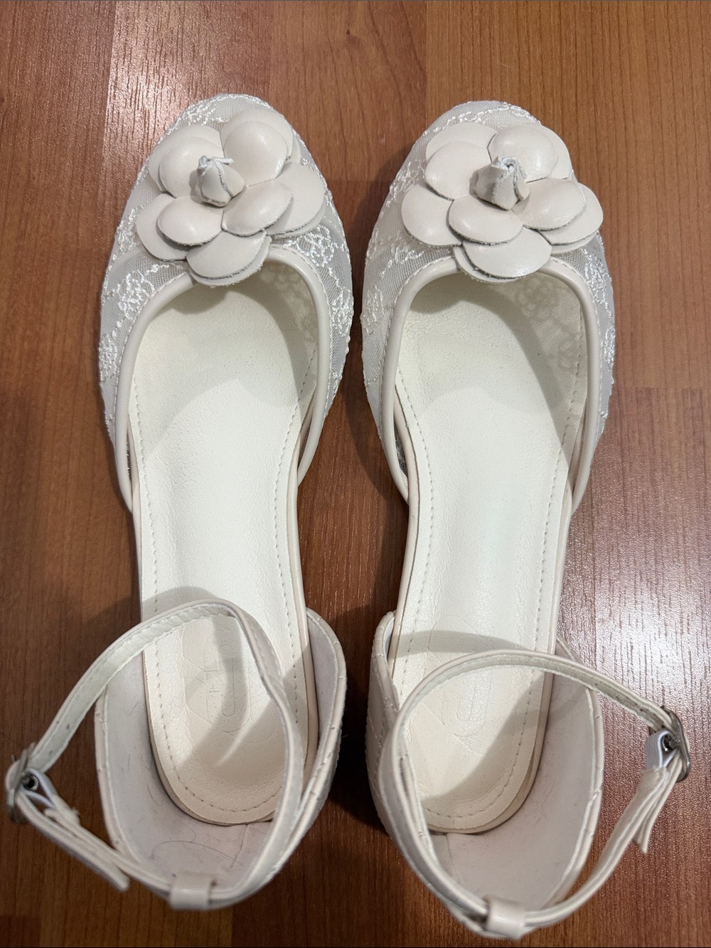Women’s Cream Floral Appliqué Ankle-Strap Flats